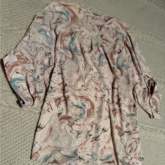 Torrid Harper paisley print, tab sleeves tunic in LNC - Picture 5 of 13